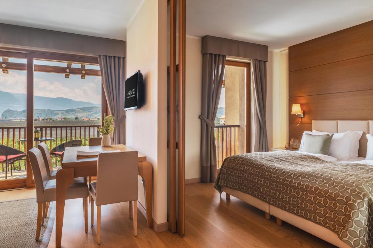 Art & Design Hotel Napura Терлано Стая снимка